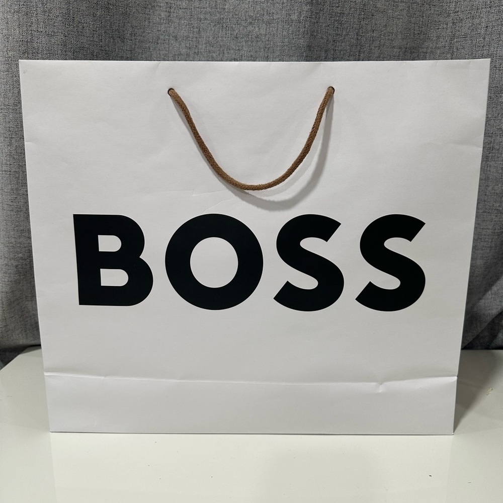 Empty Hugo Boss shopping bag. - Picture 2 of 6